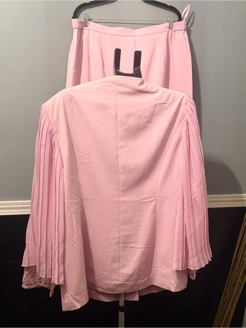 Donna Vinci Women Pink Pleated Flared Sleeves 2 pc Skirt Suit Set Sz 20 Church - Picture 3 of 14